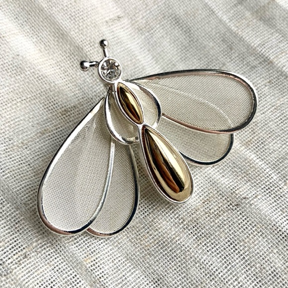 Jewelry - 💐3/$12 Two-Tone Bee Trembler Brooch/Pin Silvertone Goldtone Movable Wings